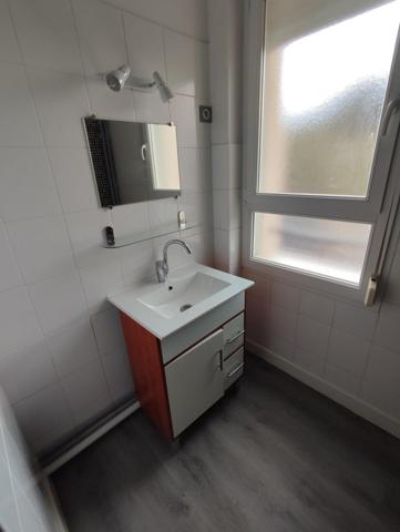 appartement rénové, immeuble isolé