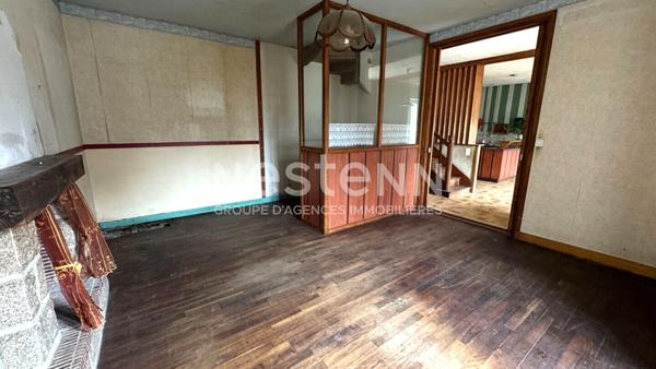 À vendre à PLUMELIAU-BIEUZY ancienne ferme, 6 chambres avec un hangar 670 m²