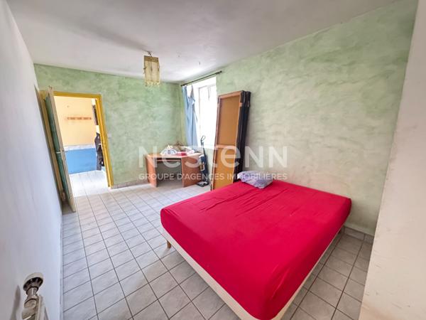 À vendre à PLUMELIAU-BIEUZY ancienne ferme, 6 chambres avec un hangar 670 m²