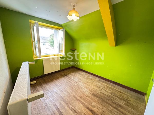 À vendre à PLUMELIAU-BIEUZY ancienne ferme, 6 chambres avec un hangar 670 m²