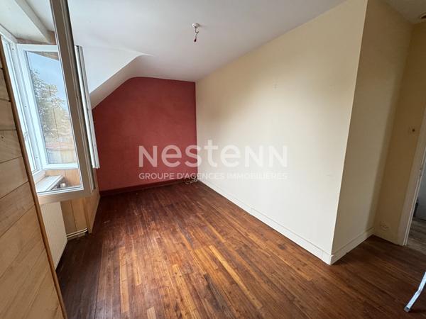 À vendre à PLUMELIAU-BIEUZY ancienne ferme, 6 chambres avec un hangar 670 m²