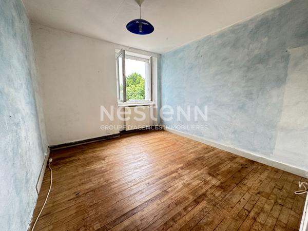 À vendre à PLUMELIAU-BIEUZY ancienne ferme, 6 chambres avec un hangar 670 m²