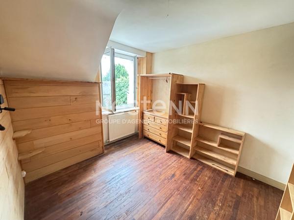 À vendre à PLUMELIAU-BIEUZY ancienne ferme, 6 chambres avec un hangar 670 m²