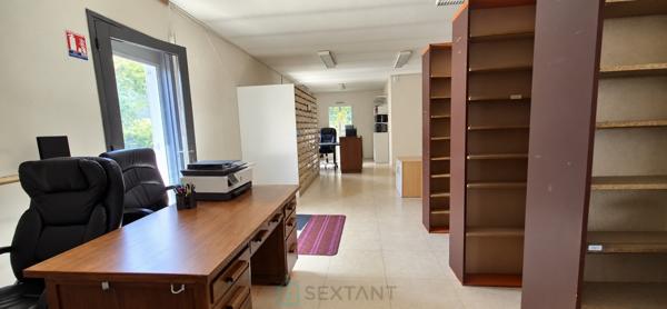 COURNON-D’AUVERGNE, 135 M², PARCELLE 580 M², EMPLACEMENT À FORTE VISIBILITÉ