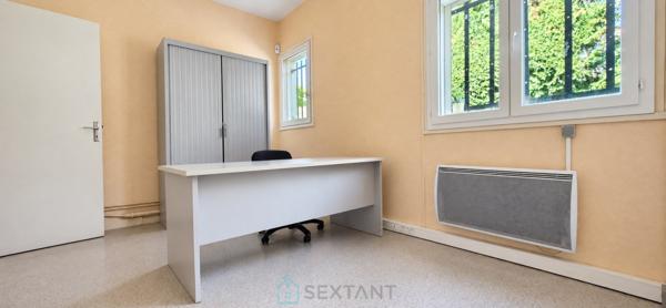 COURNON-D’AUVERGNE, 135 M², PARCELLE 580 M², EMPLACEMENT À FORTE VISIBILITÉ