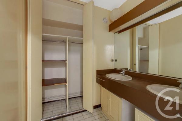 Appartement F3 à vendre  3 pièces - 66,35 m 2   PARIS  - 75019