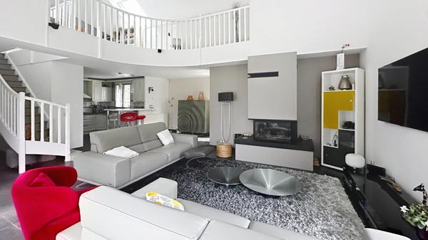 Superbe maison d'environ 215 m2 sur 891m2