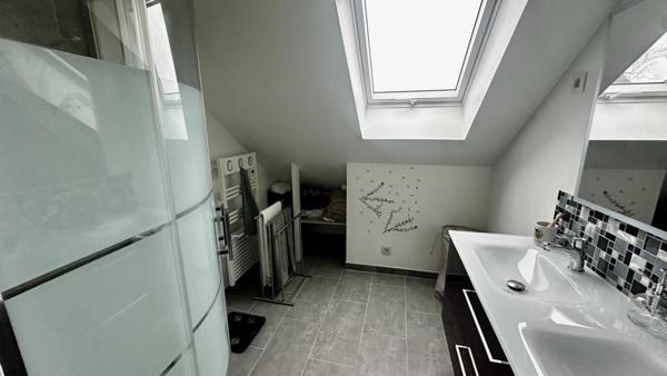 Superbe maison d'environ 215 m2 sur 891m2