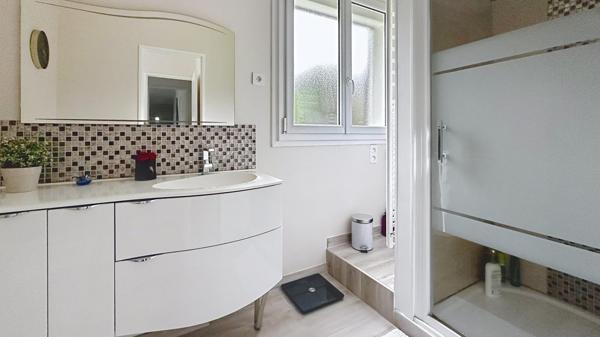 Superbe maison d'environ 215 m2 sur 891m2