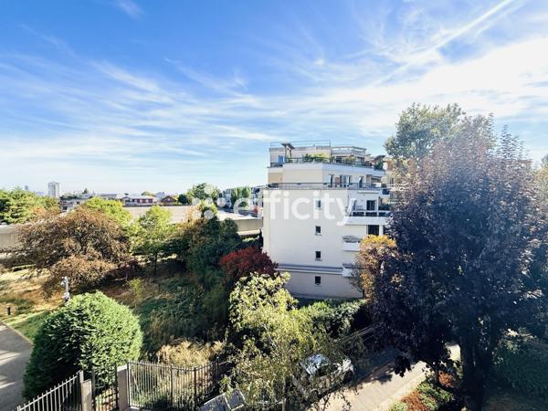 Appartement
         4 pièces
        - 85 m² Exclusivité 450 000 € *
