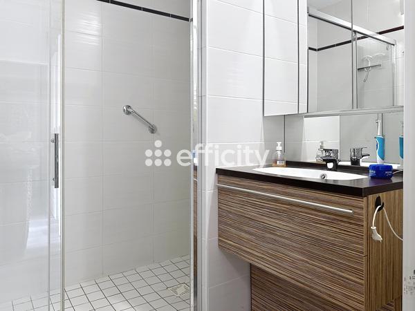 Maison
         3 pièces
        - 60 m² Exclusivité 215 000 € *