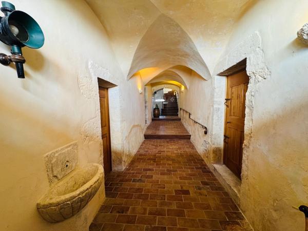 Propriété historique avec jardin et caves