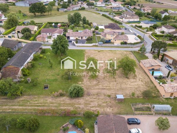 Terrain coeur de village