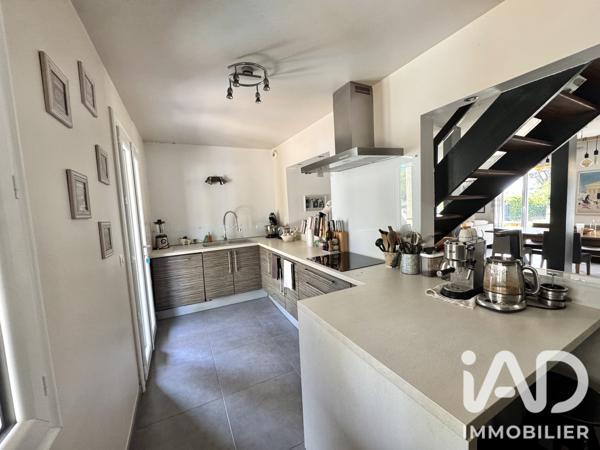 Maison à vendre 5 pièces 140 m² Jonquières-Saint-Vincent
