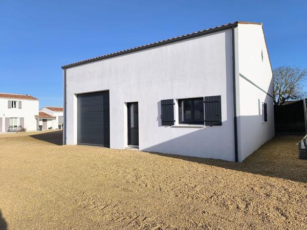 Maison d'architecte située à 25 min de La Rochelle 493 000 € **  - Référence  FBD725