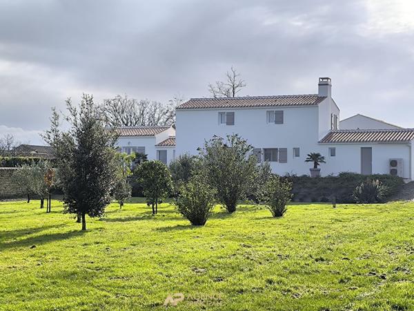 Maison d'architecte située à 25 min de La Rochelle 493 000 € **  - Référence  FBD725
