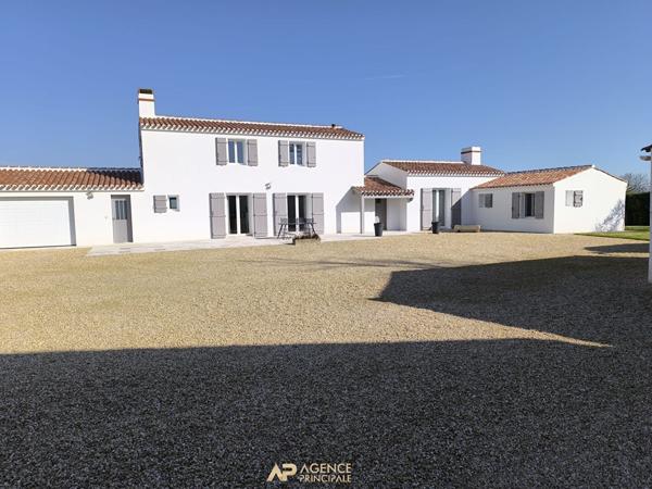 Maison d'architecte située à 25 min de La Rochelle 493 000 € **  - Référence  FBD725