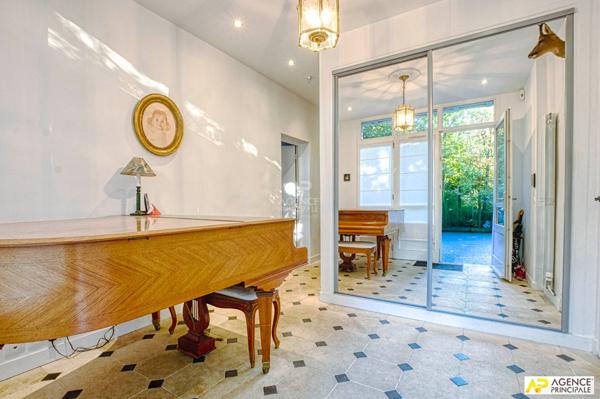 Versailles Clagny maison de ville 5 pièces 110.37 m² au sol avec parking €749 000 ** - Référence 25400