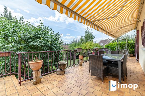 Grande maison avec extérieur