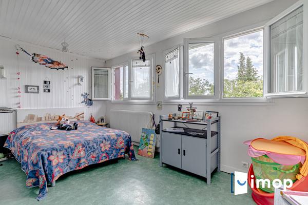 Grande maison avec extérieur