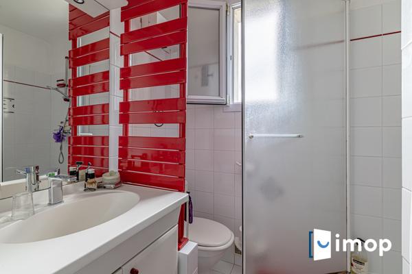 Grande maison avec extérieur