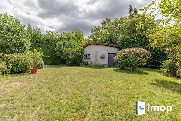 Grande maison avec extérieur