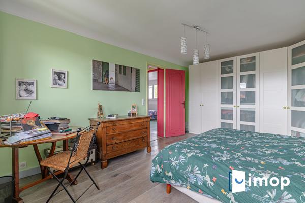 Grande maison avec extérieur