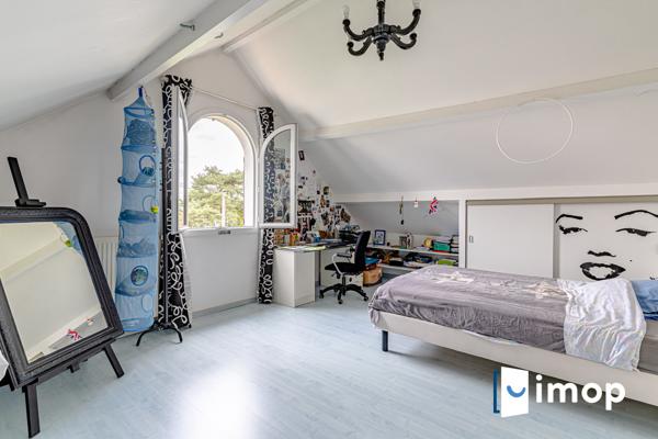 Grande maison avec extérieur