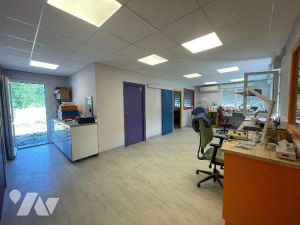 A ACHETER sur la ville de NOGENT LE ROTROU

Local professionnel fonctionnel et parfaitement a...