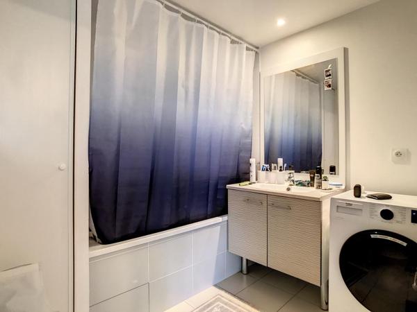 T2 NON MEUBLE – 41 m2 – BALCON – GARAGE – 69008 LYON