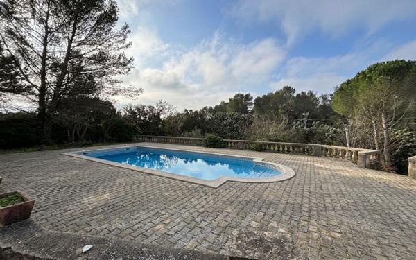 Maison à vendre    4 pièces •  Nîmes