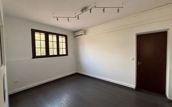 Maison à vendre    4 pièces •  Nîmes