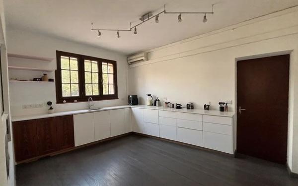 Maison à vendre    4 pièces •  Nîmes