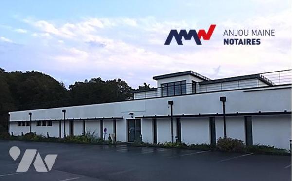 SABLE SUR SARTHE BATIMENT COMMERCIAL 900 M² + PARKING Réf : CC1369