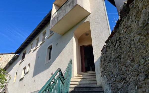 Maison à vendre    3 pièces •  Rochechouart