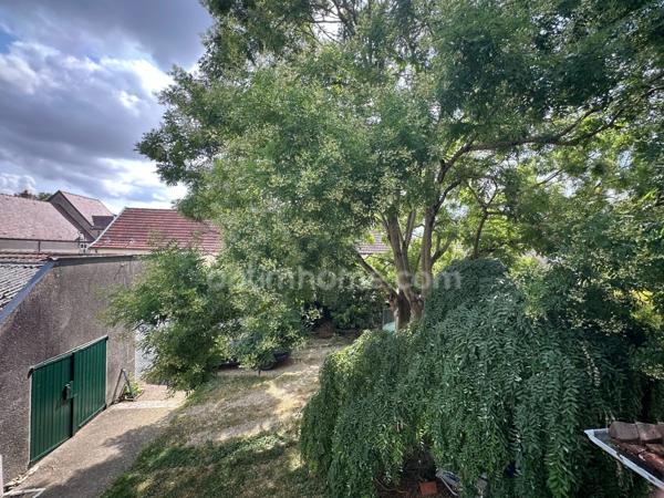 Maison Bourguignonne type Longère – Bourg historique de Saint-Apollinaire – Charme & Potentiel 120 m² habitables – 7 pièces – 4 chambres – Terrain arboré avec dépendances