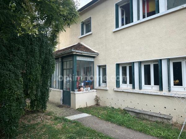 Maison Bourguignonne type Longère – Bourg historique de Saint-Apollinaire – Charme & Potentiel 120 m² habitables – 7 pièces – 4 chambres – Terrain arboré avec dépendances