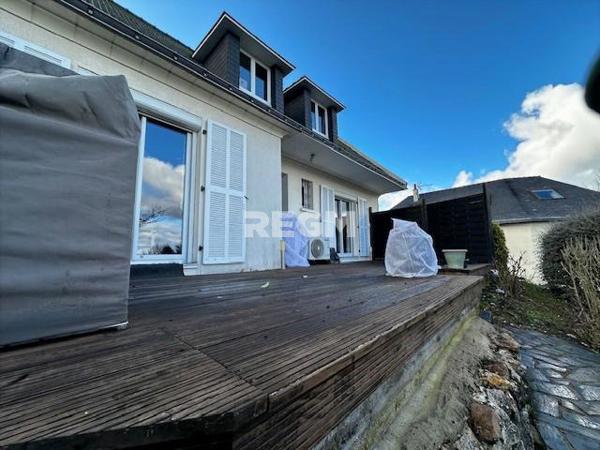Elégante maison familiale avec vue panoramique