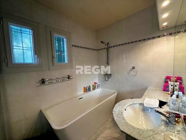 Elégante maison familiale avec vue panoramique