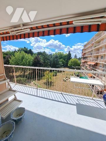 PARC VERDIGNE - AU CALME - VUE DEGAGEE ET VERDOYANTE
Appartement au 4ème étage avec ascenseur ...