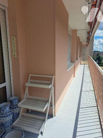 PARC VERDIGNE - AU CALME - VUE DEGAGEE ET VERDOYANTE
Appartement au 4ème étage avec ascenseur ...