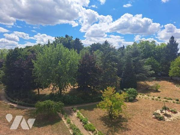 PARC VERDIGNE - AU CALME - VUE DEGAGEE ET VERDOYANTE
Appartement au 4ème étage avec ascenseur ...