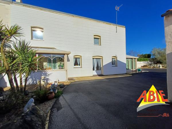 Maison  6 pièce(s)  3 chambre(s)  145 m²