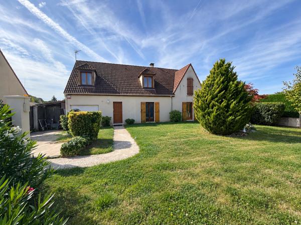 Maison familiale 5 chambres, 980 m² de jardin.