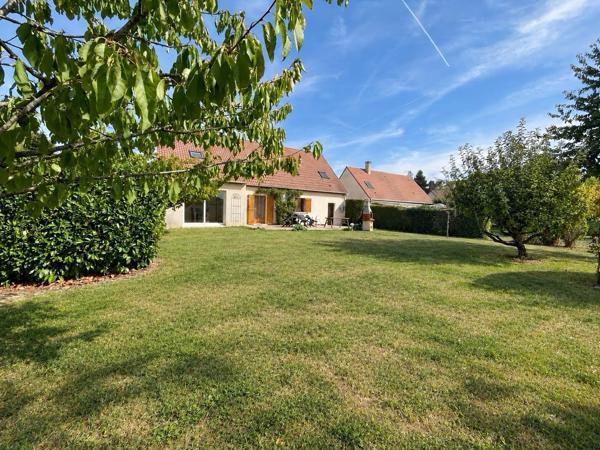 Maison familiale 5 chambres, 980 m² de jardin.