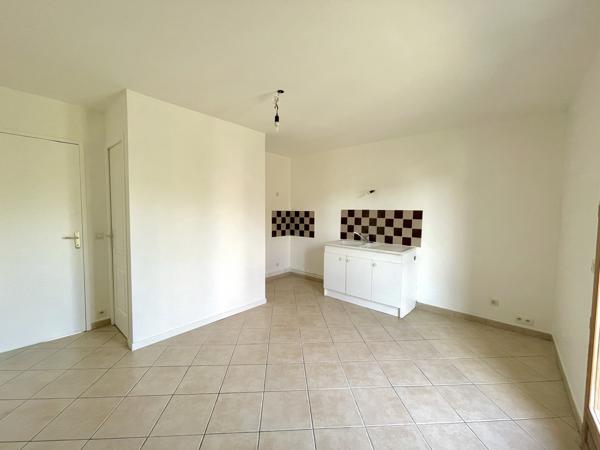 Maison familiale 5 chambres, 980 m² de jardin.