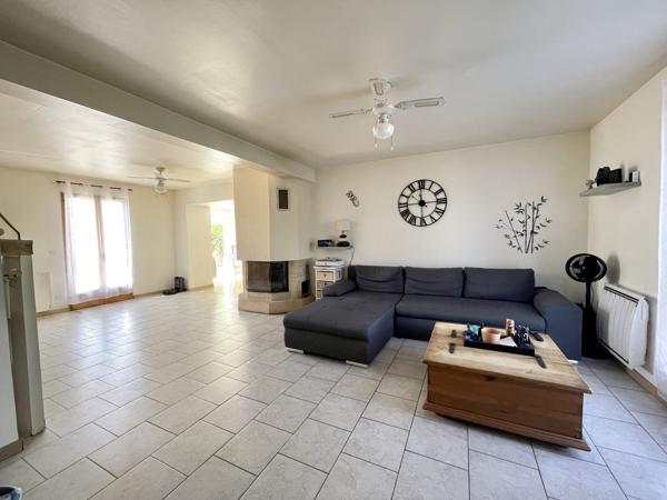 Maison familiale 5 chambres, 980 m² de jardin.