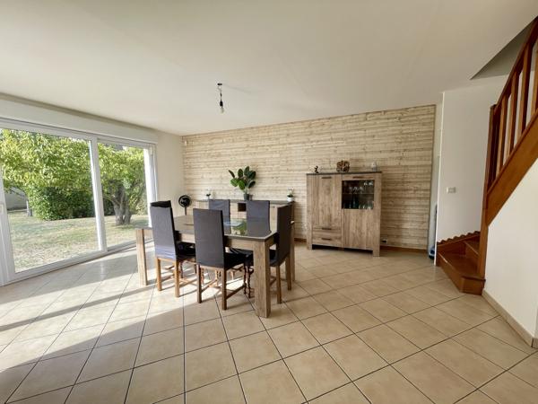 Maison familiale 5 chambres, 980 m² de jardin.