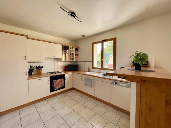 Maison familiale 5 chambres, 980 m² de jardin.