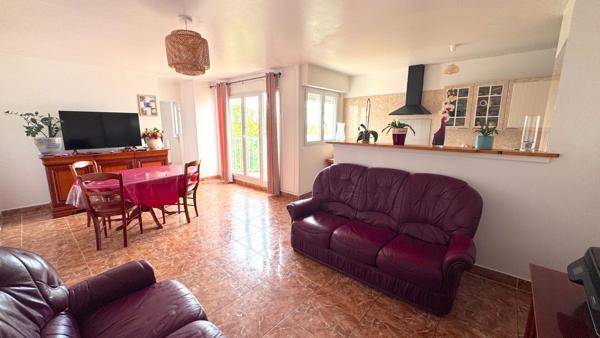 Lumineux F5 de 95 m² en dernier étage avec balcon et parking